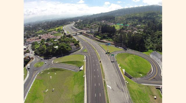 Ecuador. Entre el 2007 y 2016 Odebrecht pagó unos US$ 33.5 millones a funcionarios públicos. La firma encontró problemas con la aprobación de proyectos en el 2007 y 2008. Durante dicho periodo, logró beneficios de más de US$ 116 millones.