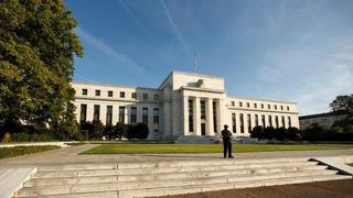 Fed busca aplacar el temor a los aumentos salariales en EE.UU.