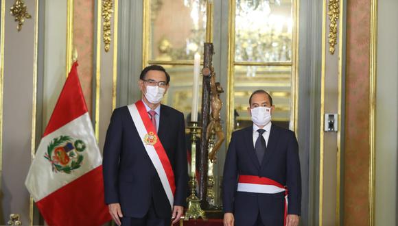 Presidente Martín Vizcarra tomó juramento a Walter Martos como nuevo jefe del Gabinete Ministerial el pasado jueves 6 de agosto. (Foto: Presidencia)