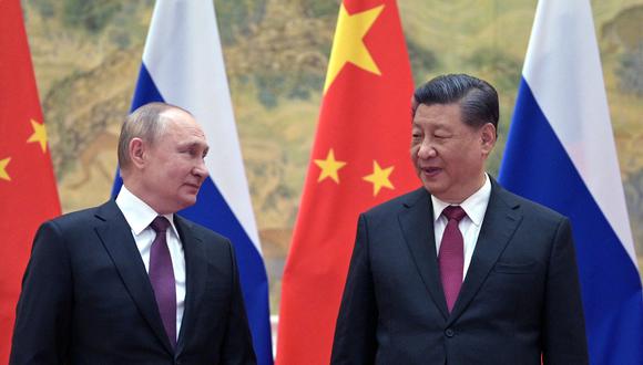 El presidente ruso Vladimir Putin y el presidente chino Xi Jinping durante su reunión en Beijing, el 4 de febrero de 2022. (Foto de Alexei Druzhinin / Sputnik / AFP)