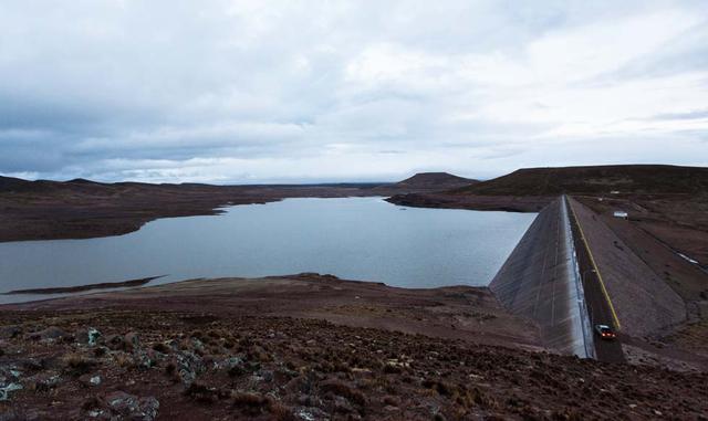 Presa Pillones (Arequipa). Actualmente se encuentra en funcionamiento, permitiendo almacenar hasta 80 millones de metros cúbicos de agua. Esta obra permite a EGASA incrementar la generación de energía en un 18%, a través de sus Centrales Hidroeléctricas C