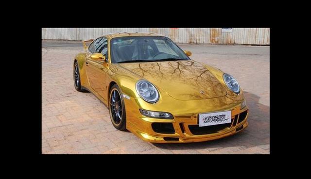 Foto 13 | Porsche 911 GT3. Estaba destinado principalmente a las carreras. Han habido una serie de variaciones desde su lanzamiento en 1999, con más 14,000 unidades producidas. Porsche ha hecho un gran trabajo, ya que este coche ha ganado siete veces la American Le Mans Series, seis veces las 24 Horas de Nurburging y en una ocasión se alzó en las 24 Horas de Daytona.