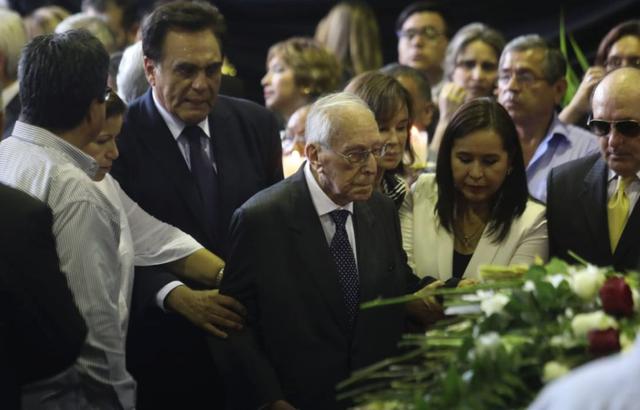 Luis Bedoya Reyes participó en el velorio y expresó sus condolencias a los familiares de Alan García (Foto: Exitosa)