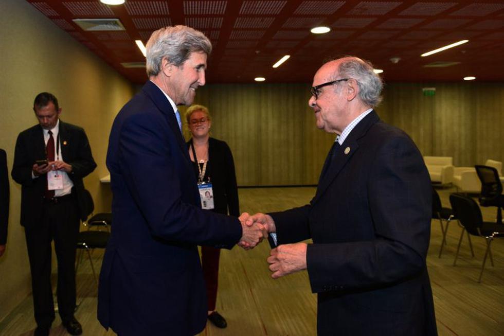 En el marco del foro APEC 2016 en Lima, el canciller peruano Ricardo Luna sostuvo una reunión bilateral con el Secretario de Estado de Estados Unidos, John Kerry. (Foto: Cancillería del Perú)