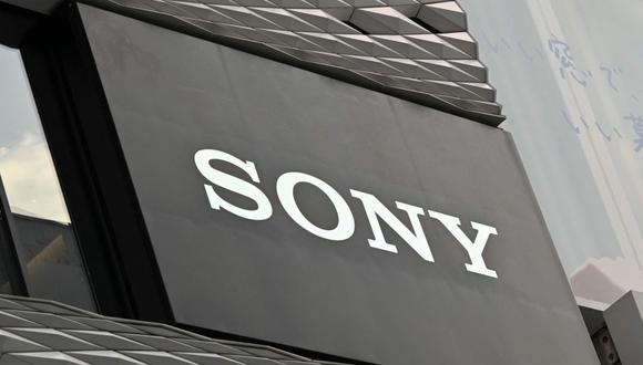 The Sony logo is displayed on the wall of the company's showroom in Tokyo on January 19, 2022, after Sony shares plummeted on news of Microsoft's plans to buy US gaming giant Activision Blizzard. (Photo by Kazuhiro NOGI / AFP)