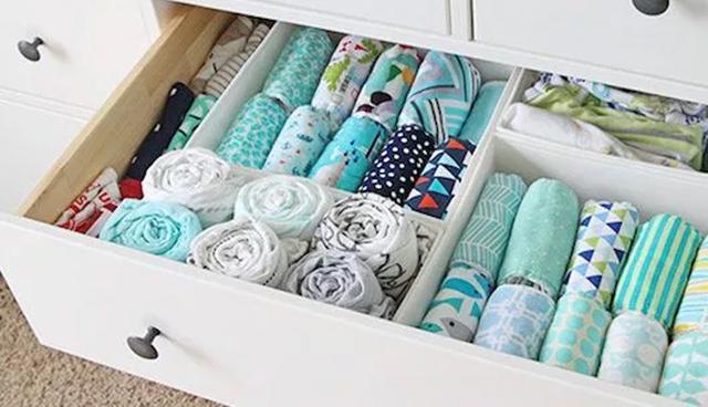 FOTO 4 | 4. No disperses los espacios de almacenamiento. En este punto solo hay dos reglas: guarda todos los objetos del mismo tipo en el mismo lugar y no disperses los espacios de almacenamiento. Solo hay dos maneras de ordenar las pertenencias: por tipo de objeto y por persona. Nunca mezcles y obtendrás el espacio que necesitas para comenzar una vida llena de armonía. “Si reduces tus posesiones en este orden, tu trabajo fluirá con una facilidad sorprendente”, asegura. “Al empezar con las cosas fáciles y dejar las más difíciles para el final podrás afinar poco a poco tus habilidades para tomar decisiones, y así acabará por parecerte sencillo”. (Foto: Difusión)