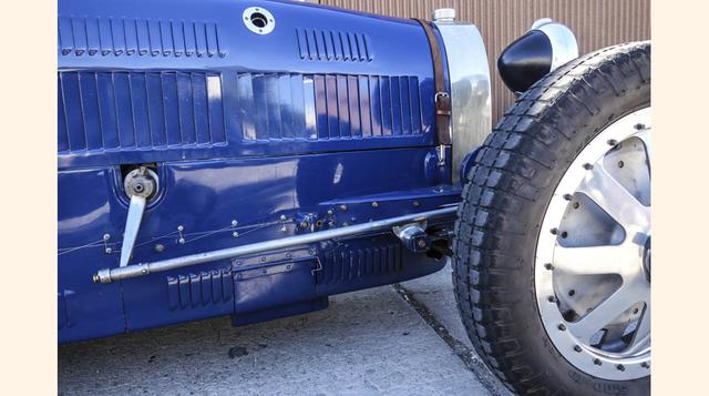 Nacido en Francia. Ettore Bugatti, cuyo padre era un conocido diseñador de joyas y muebles, fundó su compañía en Molsheim, Alsacia (en ese entonces parte de Alemania) en 1909. La compañía cerró sus puertas en los años 1960, pero resurgió como marca en la 