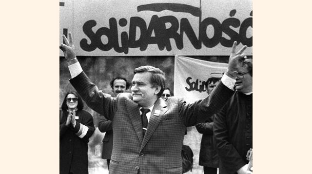 En junio, en Polonia, se celebran elecciones semilibres en las cuales el sindicato Solidarnosc termina con la hegemonía del Partido Comunista. Gorbachov no interviene. (Foto: Reuters)