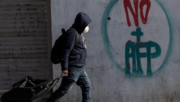 Los fondos de pensiones, conocidos localmente como AFP, son grandes actores en el mercado local y se estima que poseen 75% de la deuda del Gobierno. (Foto: Martin BERNETTI / AFP).