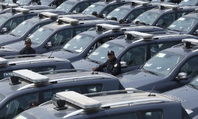 Miércoles 29. Policía ahora "alquilará patrulleros":http://gestion.pe/politica/policia-ahora-alquilara-patrulleros-lugar-comprarlos-2185976 en lugar de comprarlos. A más tardar en julio por primera vez se licitará el alquiler de 1,000 patrullero