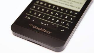 BlackBerry reporta pérdida trimestral y sus acciones se desploman