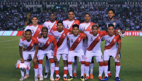 La selección peruana presentó la camiseta para la Copa América 2019. (Foto: AFP)