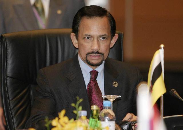 FOTO 14 | 2 Sultán Haji Hassanal Bolkiah de Brunei. Patrimonio Neto: $20 mil millones (16,6 mil millones)