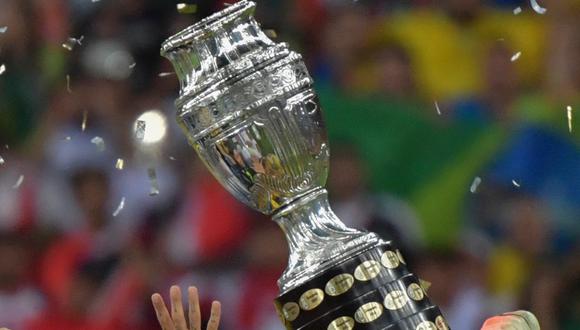 Son 10 las selecciones que conforman la Conmebol y que buscarán levantar el ansiado trofeo. (Foto: AFP)