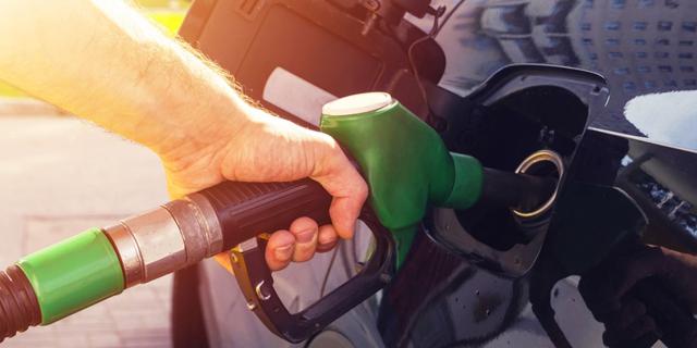 FOTO 9 | Deja el depósito lleno
Además de que la gasolina está a muy bien precio debido a la crisis del coronavirus, es recomendable que dejes lleno el depósito de tu coche porque evitarás que se acumulen gases y condensación dentro del tanque. (Foto: Getty Images).