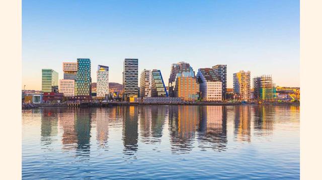 Oslo – Noruega, los noruegos se distinguen por su alto estilo de vida, además de sus grandes salarios. Pero esto, por supuesto, significa que las actividades también son más caras, haciendo de Oslo una de las ciudades más costosas del mundo. De hecho, los