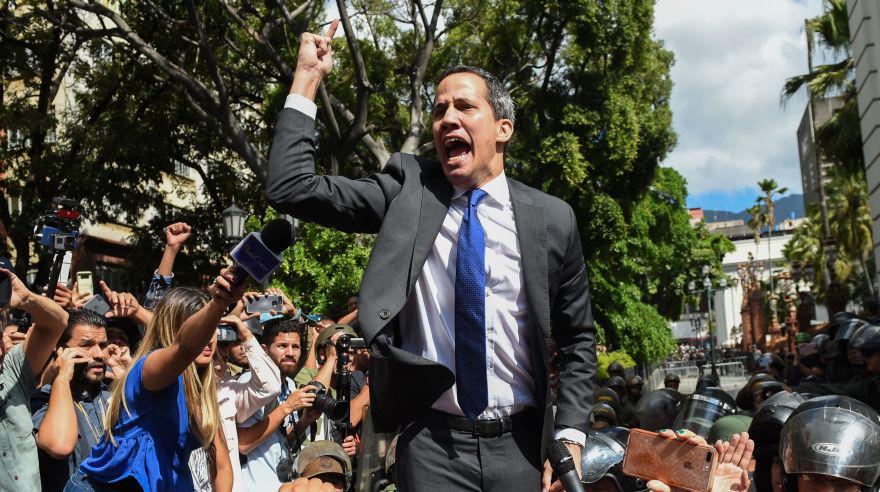El 5 de enero, los leales de Maduro, con la ayuda de la Guardia Nacional, frustraron la reelección de Guaidó como jefe del Congreso al bloquear a legisladores de la oposición en la asamblea legislativa. / AFP / Cristian Hernandez