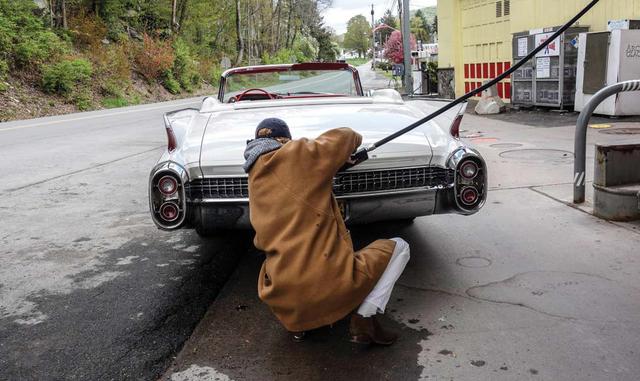 Pero es cierto que el auto se ahogó en el peor lugar posible: una colina que rodeaba una curva gradual y elevada en una carretera poco transitada en algún punto entre Livingston Manor y Callicoon. No tenía a mano el celular, no podía decir exactamente dón
