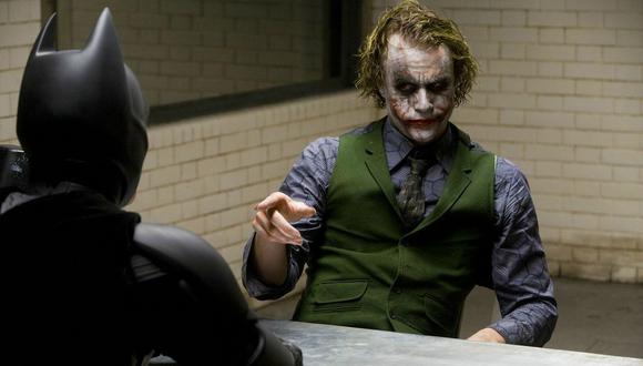 Heath Ledger perfección la actuación metódica con su interpretación del Joker en The Dark Knight.