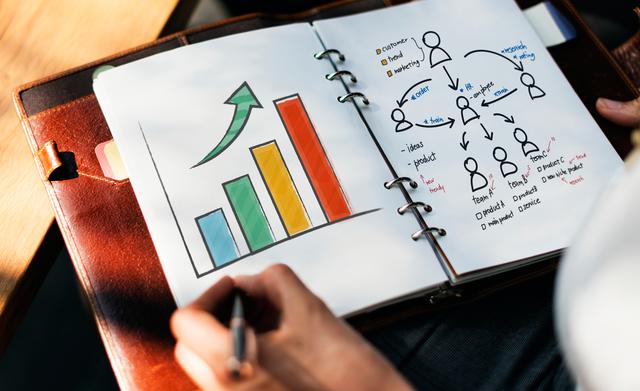 FOTO 2 | 2. Aprovecha las oportunidades lo más pronto posible
En cuanto se te presente una oportunidad, analízala bien, prepárate bien y planifica bien las cosas antes de tomarla, pero sin caer en el exceso de tomarte demasiado tiempo en ello (por ejemplo, al tratar de prever todas las posibilidades), y más bien procurando aprovechar la oportunidad en el menor tiempo posible.
Ten en cuenta que si te tomas demasiado tiempo en aprovechar una oportunidad, al final podrías encontrar una excusa para no actuar, dejar pasar la oportunidad y, lo que es peor, dejar que otro la aproveche antes tú; y que una vez tomada una decisión ya tendrás tiempo para hacer las correcciones que sean necesarias. (Foto: Freepik)