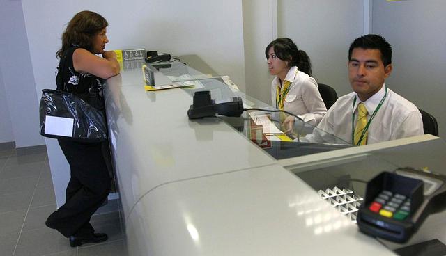 1. Pagar deudas. Una primera opción es cumplir con tus obligaciones financieras. Si no tienes cuotas atrasadas, realiza pagos anticipados (prepagos) para ahorrar en intereses, comisiones y otros cargos. (Foto: GEC)<br>