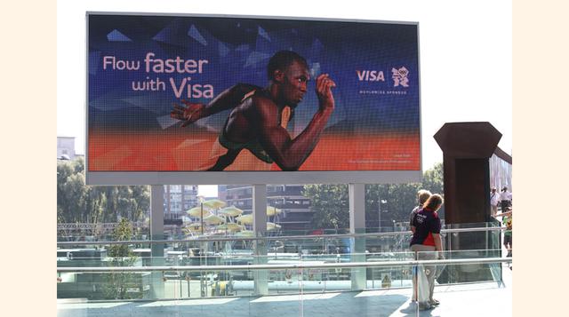 Concluidos los Juegos Olímpicos de Pekín 2008, Bolt recibió varias llamadas para firmar millonarios contratos. Las siguientes marcas lograron seducir al atleta: Visa, Gatorade, Hublot, Virgin Media y Nissan Motors.