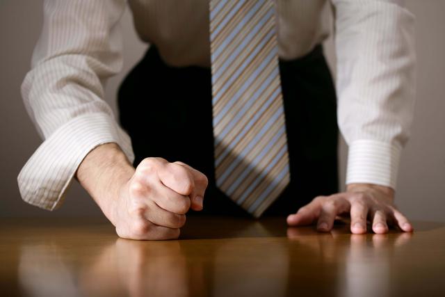 FOTO 8 | DECIR “NO” TAMBIÉN ES UNA OPCIÓN Muchas veces, sobre todo si no llevamos demasiado tiempo en la empresa y no tenemos la confianza suficiente, solemos aceptar todas las tareas extras que nos caen de un lugar o de otro.