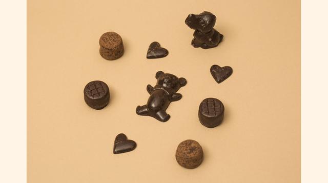 6. Teuscher, Nine-Piece Box of Dark Chocolate Truffles, US$ 38.95. Krader pareció genuinamente sorprendida después de hincar el diente en la robusta trufa de chocolate negro de Teuscher. (Foto: Bloomberg)