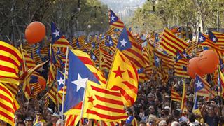 Multitud lanza un impulso independentista en Barcelona