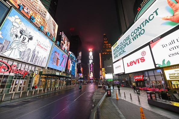 Ahora, gobiernos estatales y activistas defensores de la seguridad alimentaria de todo el país imploran al Departamento de Agricultura de Estados Unidos que haga el sistema más flexible y accesible, en un momento en el que mucha gente pierde su empleo y busca ayuda del gobierno.