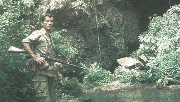 Un soldado peruano vigila la Cueva de los Tayos, escenario de enfrentamientos entre tropas ecuatorianas y peruanas. Foto captada por nuestro enviado especial Javier Zapata, uno de los pocos reporteros de la prensa escrita que llegó hasta esa zona.