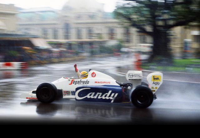 En el GP de Mónaco de 1984, apenas en su sexta carrera, logró un impresionante segundo puesto. Aprovechando lo que sería una de sus mayores fortalezas a lo largo de su trayectoria, las carreras bajo lluvia. (Foto: f1fanatic)