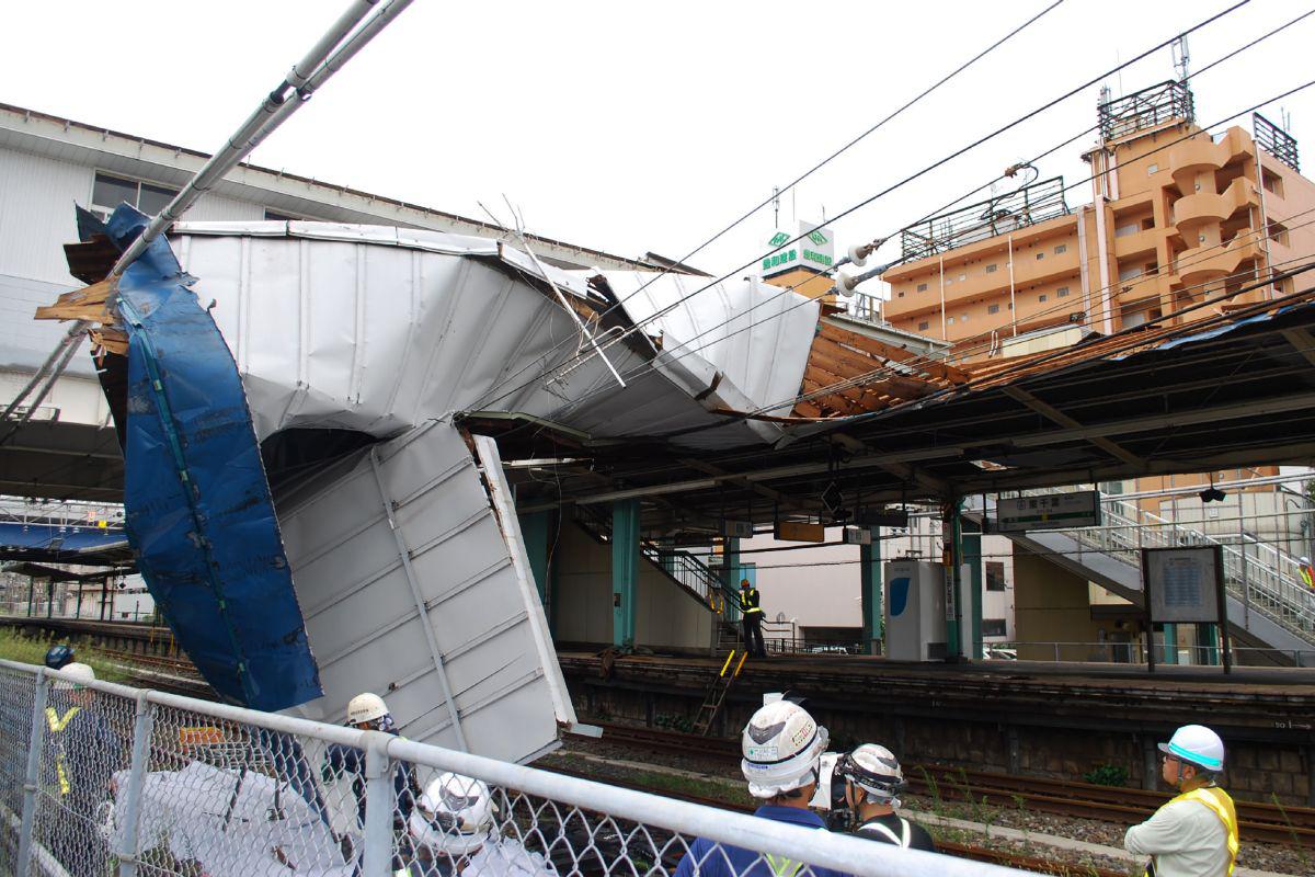 This picture shows the damaged roof of Higashi Chiba station caused by typhoon Faxai in Chiba on September 9, 2019. - A powerful typhoon with potentially record winds and rain battered the Tokyo region on September 9, sparking evacuation warnings to tens of thousands, widespread blackouts and transport disruption. (Photo by jiji press / JIJI PRESS / AFP) / Japan OUT