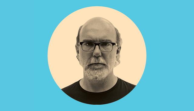 FOTO 19 | TONI SEGARRA

CREATIVO Y COFUNDADOR DE ALEGRE ROCA

El director creativo y cofundador de la legendaria agencia española *SCPF se lanzó hace solo dos años a montárselo otra vez por su cuenta abriendo la agencia Alegre Roca con Luis Cuesta. Segarra es el único español en la lista Top 100 Creative Minds, ha recibido 39 leones del Festival de Cannes y supera el centenar de soles del Festival Iberoamericano. Entre los clientes que han pasado por sus manos destacan BMW, Banco Sabadell, IKEA, Evax o El Corte Inglés y algunos de sus mensajes publicitarios –“¿Te gusta conducir?”, “Bienvenido a la república independiente de tu casa”– ya forman parte de nuestras vidas.