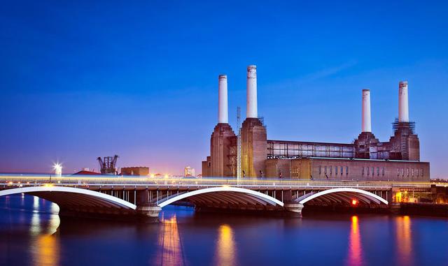 5. Battersea Power Station. Localizada frente al muy acomodado barrio de Chelsea y South Kensington, la antigua central eléctrica de Battersea pervive aún hoy como el último testigo de la revolución industrial londinense. La ciudad ha vaciado el centro de