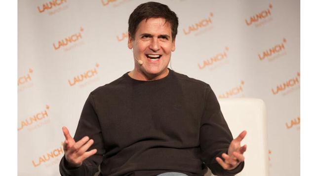 Mark Cuban era dueño de un bar en la Universidad. El veterano empresario de Shark Tank Mark Cuban maneja varios negocios bastante lucrativos. Cofundó el portal de vídeos Broadcast.com, que Yahoo compró en US $5.7 mil millones  en 1999. Al año siguiente ad