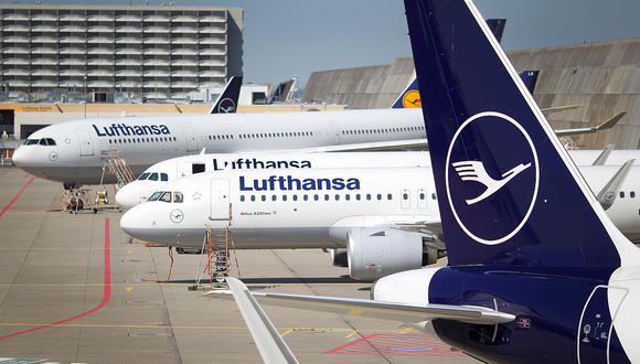 En su lugar, Lufthansa y sus filiales introducirán una nueva gama de alimentos y bebidas para la venta en vuelos de corta y media distancia. Austrian Airlines comenzará con la nueva oferta, seguida de Swiss y Lufthansa. (Foto: AFP)