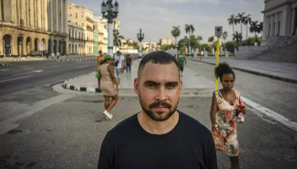 Elián González posa para una foto en La Habana, Cuba (Foto: Associated Press)