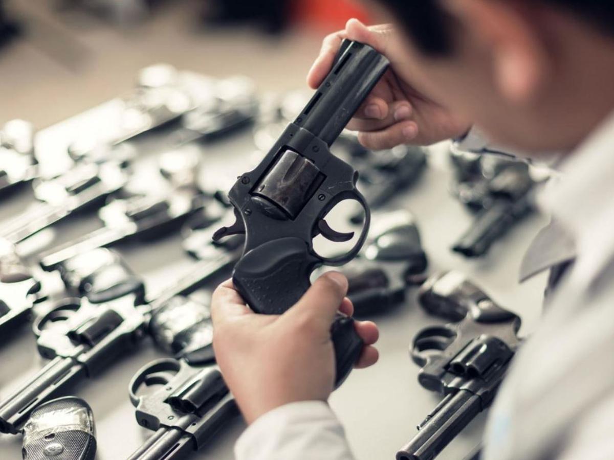 Rospigliosi: Gobierno buscaría restringir el uso de armas de fuego solo en  casa o centro de trabajo, PERU