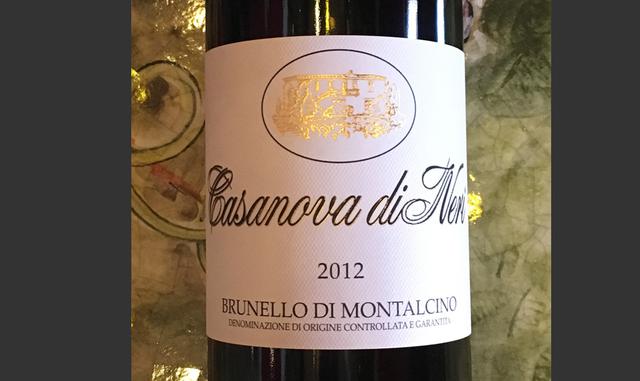 Foto 4 | Casanova di Neri - Brunello di Montalcino 2012. Casanova di Neri fue comprado por el padre del actual propietario Giacomo Neri en 1971. Hoy en día, 155 acres de la finca de viñedos se encuentran principalmente al este de la ciudad de Montalcino, incluyendo Cerretalto, una parcela de 12 acres, mientras que el 62 acres Tenuta Nuova se encuentra más lejos sur. Puntuación: 95 Precio: US$ 65.
