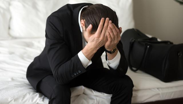 FOTO 2 | No tomes decisiones cuando estás angustiado: tomar una decisión en momentos de tristeza o estrés puede ser un gran error. A veces es cuestión de alejarse un poco de una situación para verla con claridad. (Foto: Freepik)