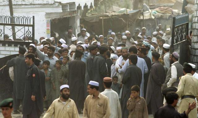 FOTO 13 | Afganistán - Pakistán, el terrorismo, los ataques aéreos y la inestabilidad política son otros de los factores que llevaron a la muerte de innumerables personas. Esta es considerada una de las fronteras más grandes y más peligrosas del planeta