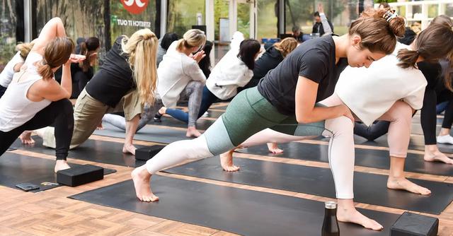 FOTO 4 | 22. Lululemon. Calificación general: 4.4. Sede: Vancouver, Canadá. Industria: Tienda por departamento, ropa y calzado.