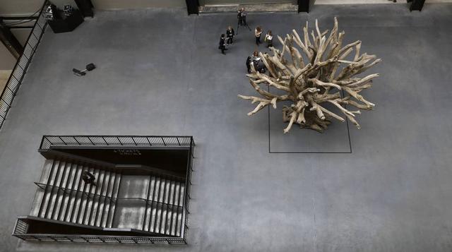 "Hay prácticamente todo lo que se te pueda ocurrir, desde luz y sonido a través de una representación de película y video hasta una obra hecha con neumáticos de automóvil", dijo Frances Morris. "Tenemos incluso una obra hecha de couscous&qu