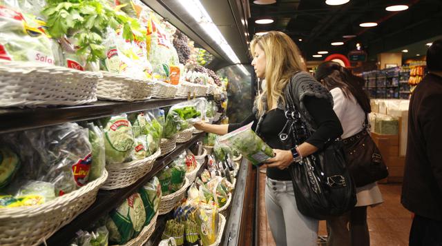 De acuerdo con el 67% de los encuestados, las necesidades dietéticas de los peruanos se encuentran parcialmente cubiertas por los productos ofrecidos en el mercado, mientras que el 23% dice tenerlas totalmente cubiertas y solo el 10% indica que no están s