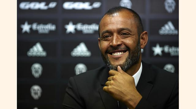 Nuno Herlander Simões Espírito Santo Fue  su primer  representado y data del año  1996. Logró  que pasara del  Vitória de Guimarães al  Deportivo de La Coruña. Ahora es el entr