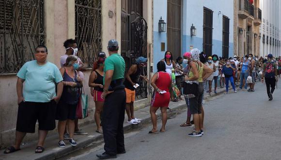 Ciudadanos en La Habana, Cuba. / AFP / YAMIL LAGE