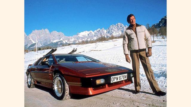 Lotus Esprit Turbo 2.2, aparece en la duodécima película de la saga &#039;Sólo para sus ojos&#039; y la quinta con Roger Moore. Se lanzó en el año 1981.