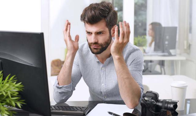 FOTO 3 | 3. Trata de venderle algo justo después de que lo acepta como contacto.