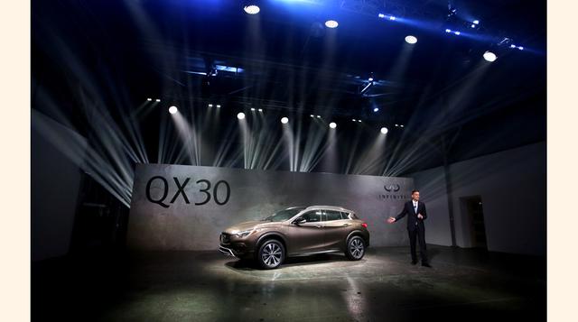 Jaguar e Infiniti harán las introducciones de sus próximos SUVs, el F-Pace y QX30, respectivamente. El F-Pace será el primer SUV de Jaguar. El QX30 de Infiniti da una entrada en el segmento de los SUV subcompacto de lujo y comparte una plataforma con prod